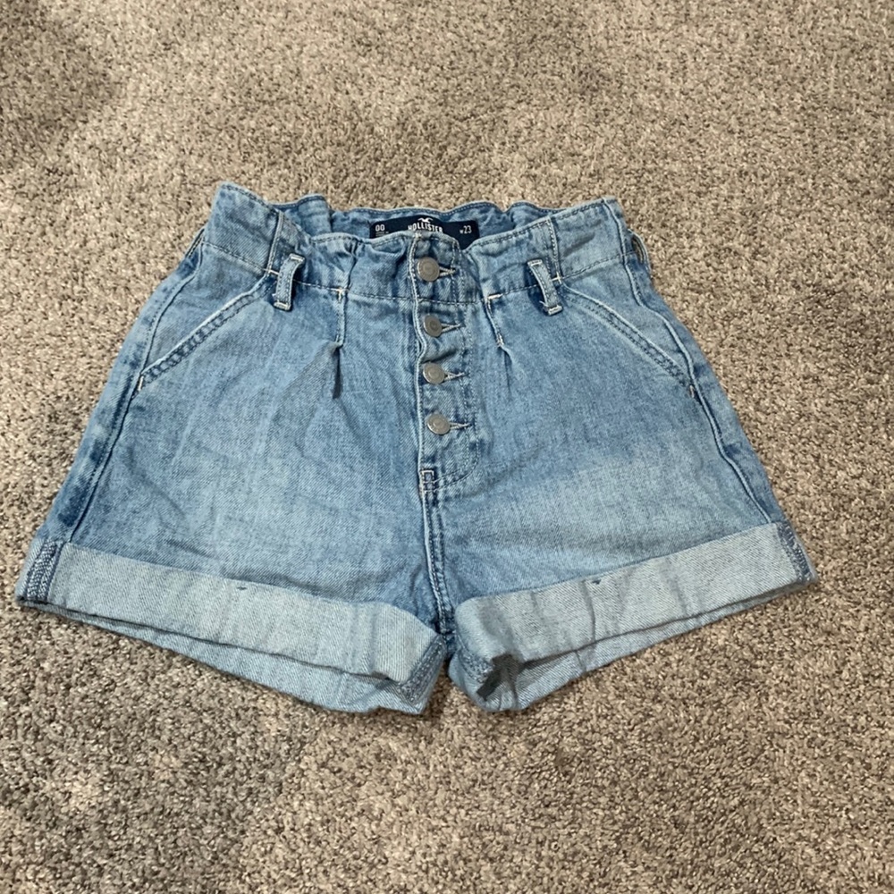 Hollister ultra high-rise mom shorts 3 inch, size 00